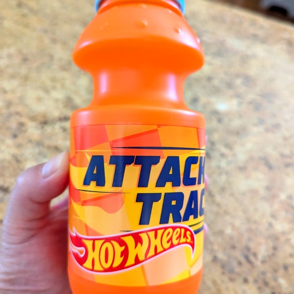 FREE with a bundle - New Hot Wheels 🔥🏎️ kid bottle